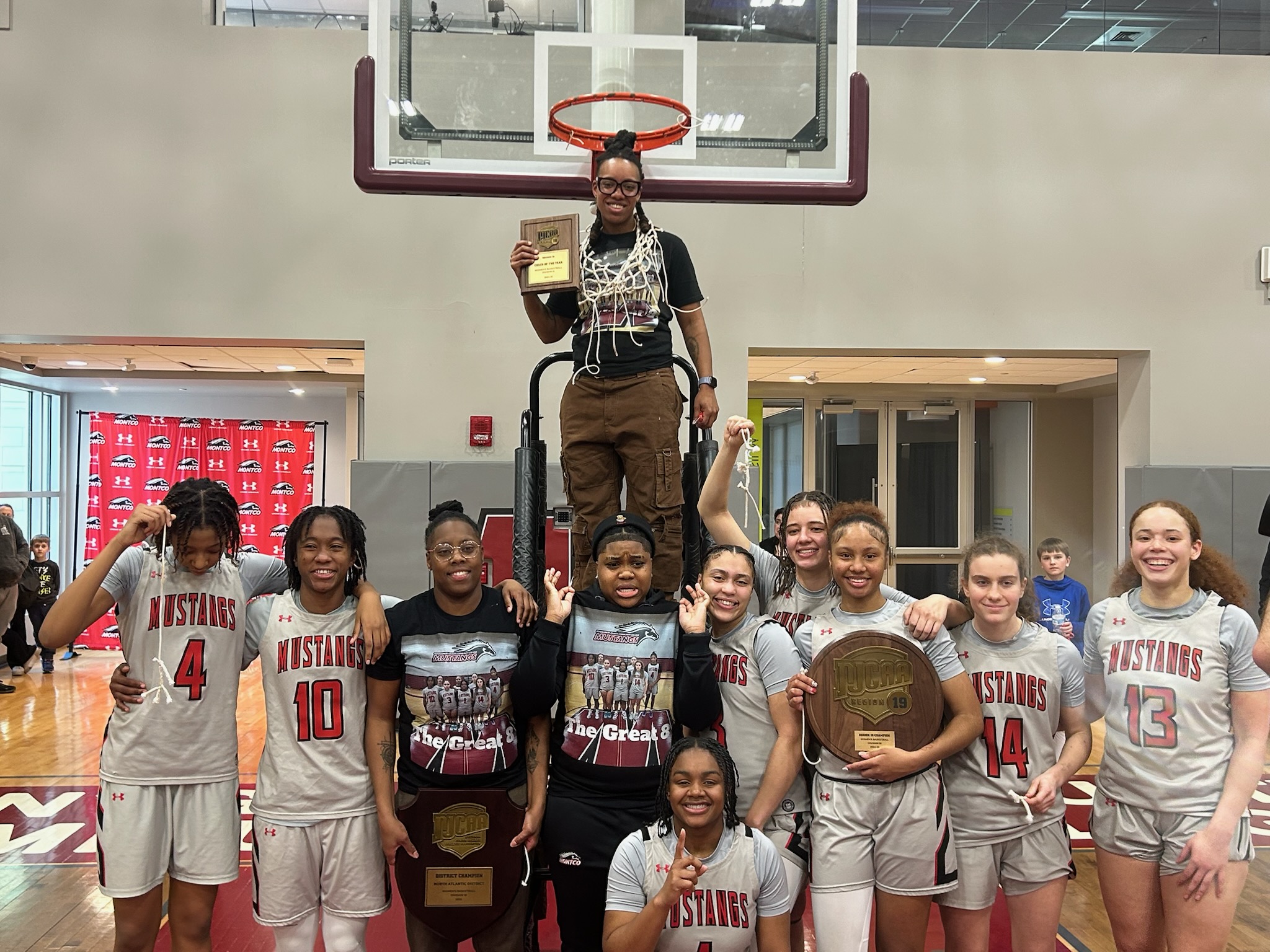 Women's Basketball Captures North Atlantic District Crown
