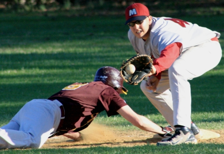 Cougars Defeat Mustangs in Fifth Inning Rally