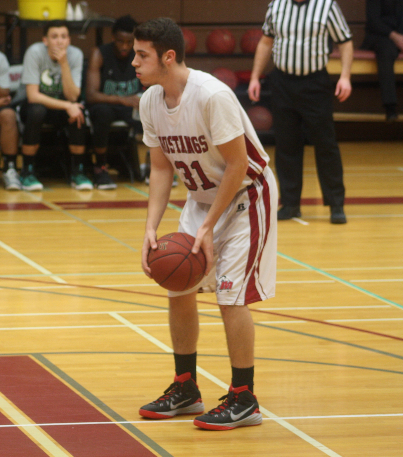 Men's Basketball: Cougars Win Against Mustangs