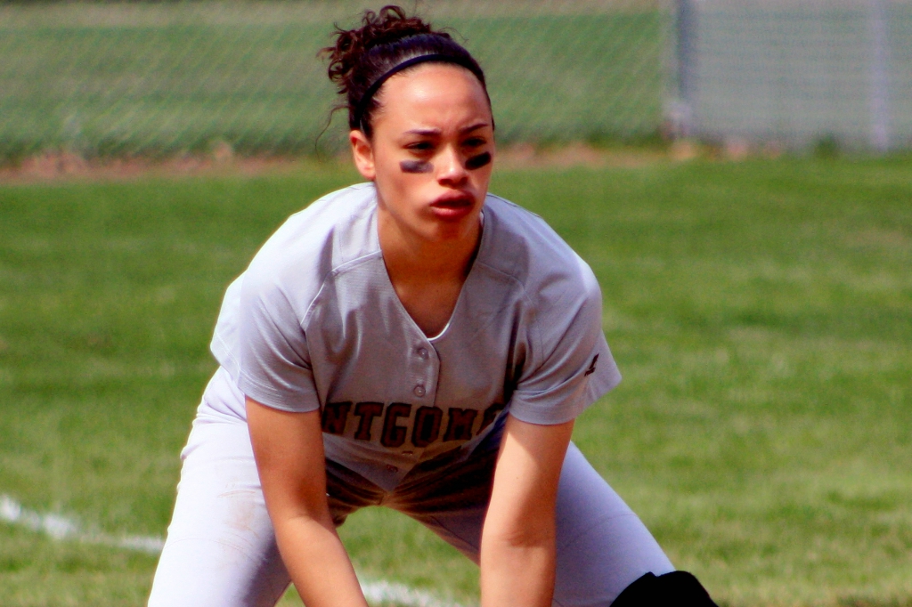 Mustangs Drop Two Games to Cougars
