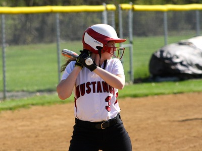 Women's Softball: Falcons secure 2nd game in DH