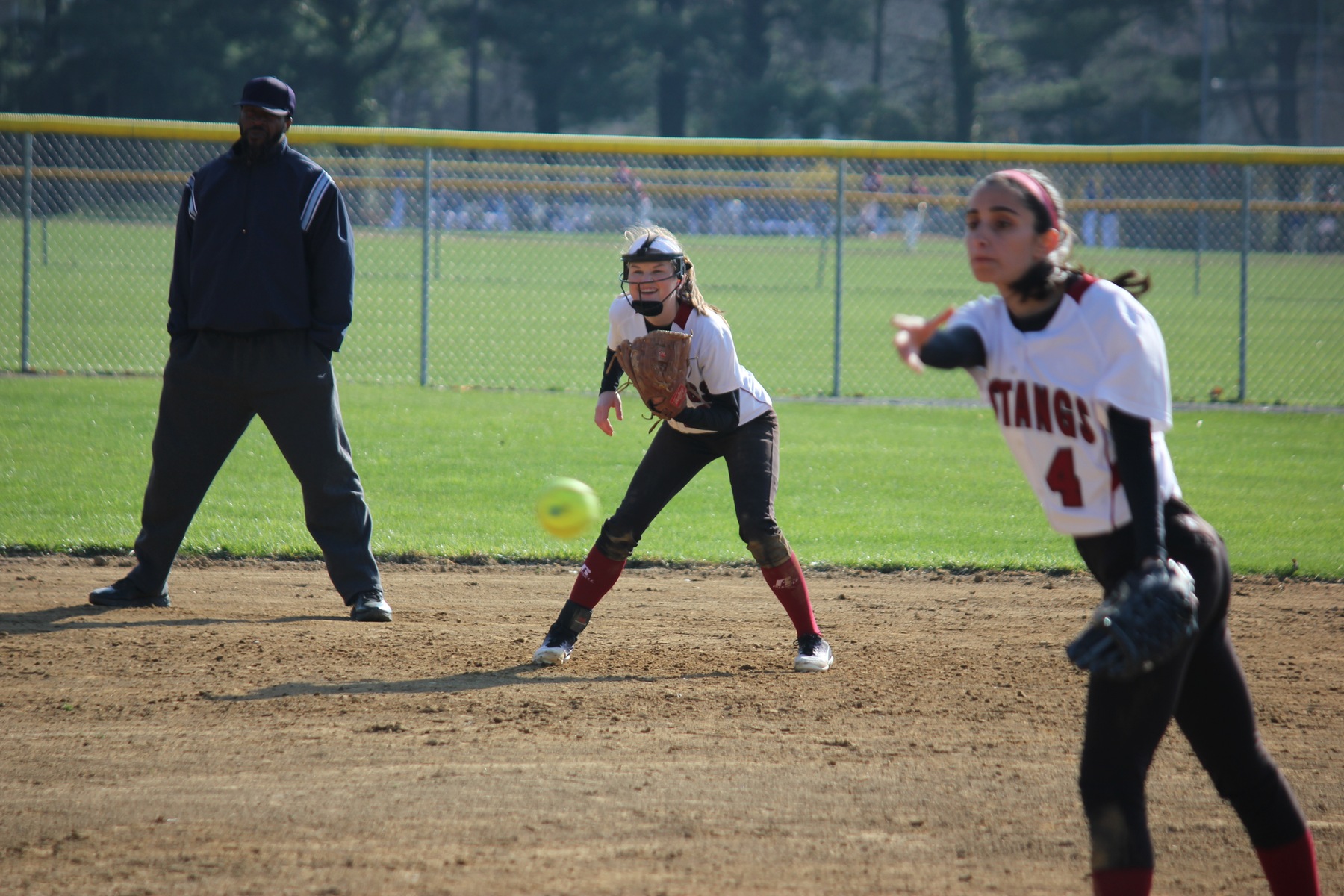 Softball Continues to Improve, Splits Doubleheader against Bucks