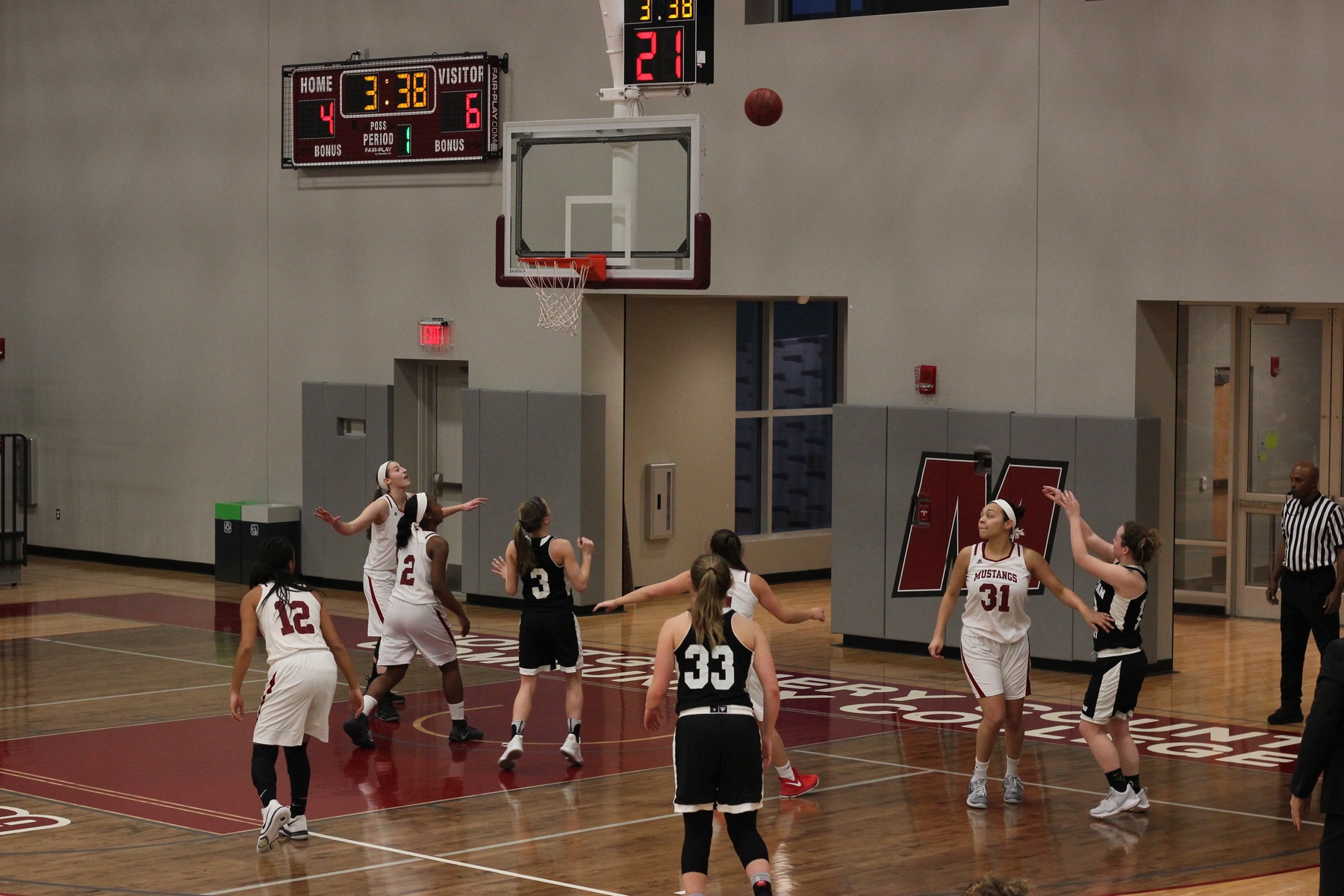 Mustangs Fall to Lions in Close Game