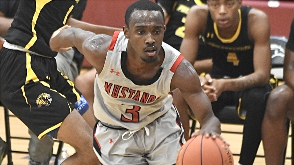 Men's Basketball improves to 4-0 with 83-67 win over CCP