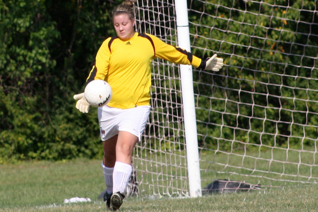 Cougars Slide Past Women's Soccer