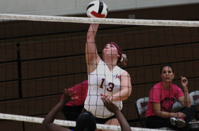 Women's Volleyball Bests Trailblazers